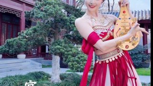 纱卷流云拨月弦，琵琶倒映九重天～