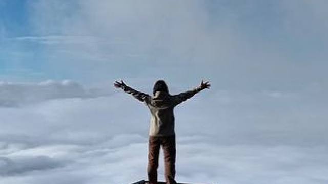 生活需要放松，心灵需要治愈，去不了诗和远方，那就到我们安顺普屯坝看一场云海，距离城区只需要一个多小时