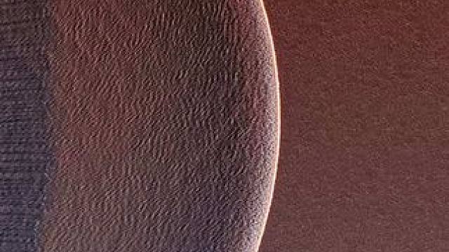 霜降，收到了一份来自月亮的浪漫来电
钱塘江的「月亮潮」如期而至，是秋日最壮阔的告白。
#月亮潮 #霜