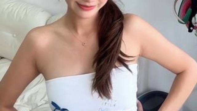 快找你的两米男朋友帮你拍啊
#拍照姿势 #夏天该有的样子 #等等我先摆好造型 #Bibi