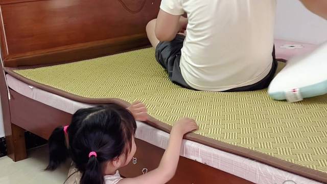 枕头怎么还自己跑了