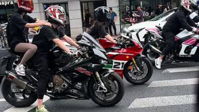 不一样的视角#爱机车爱生活 #摩托车 #机车