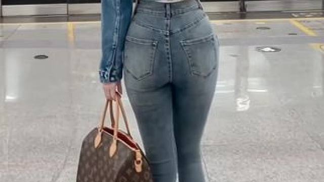 这个背影打几分？ #好身材好气质 #牛仔裤穿搭 #空姐