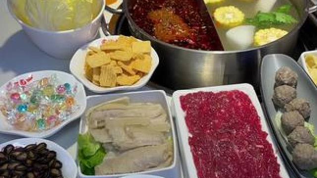 天冷吃火锅不知道去哪里，就来渝老四这里吧#渝老四老火锅