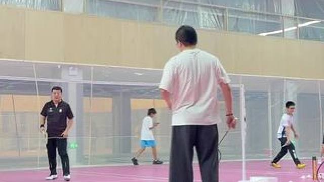 羽毛球比赛中的绝招之神龙摆尾