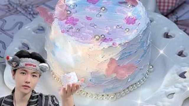 给妹妹用油画棒和果汁做了个蛋糕