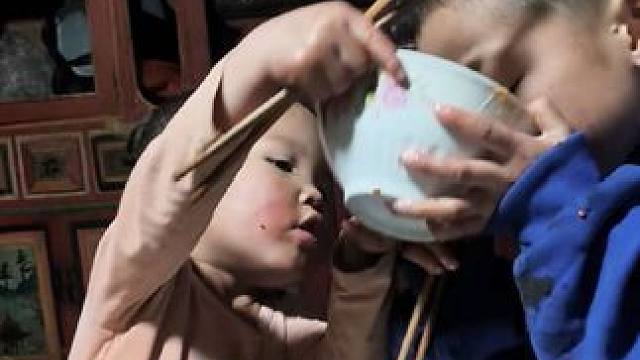 今天晚上煮南瓜吃。#农村孩子