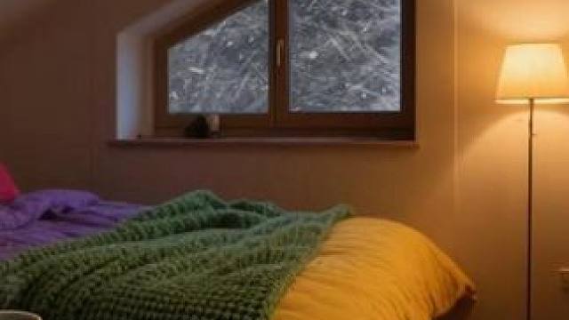 暴风雪在窗外嘶吼，小屋里安静又温暖，可以安心入眠