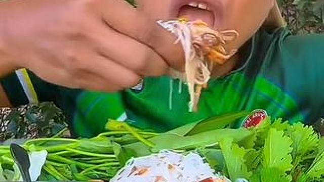 米粉配上酸辣️小八爪