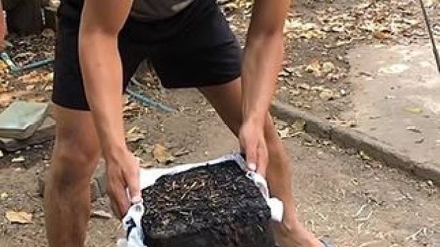 烤了两个小时了居然还没熟 #美食 #泰国美食 #美食 #户外美食 #内容启发搜索