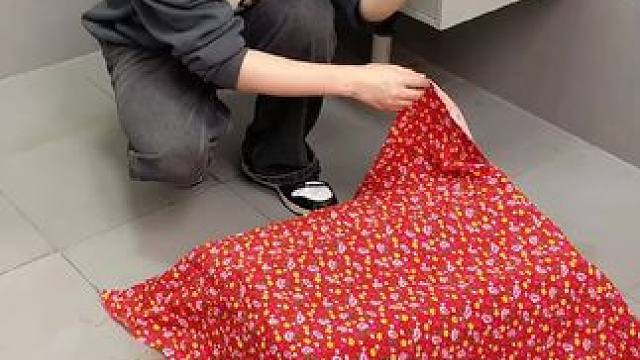 吸盘脸盆挂钩 这款吸盘脸盆挂钩 真不错，免打孔上墙，全家的脸盆都能上墙收纳不占地方，大号脸盆也没问题