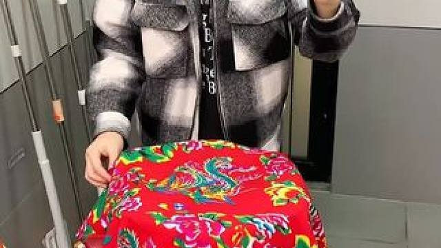 螃蟹壁挂拖把夹 有了这个拖把夹，家里的拖把扫把能上墙收纳了，不占空间，拿取也方便#拖把夹 #吸盘拖把