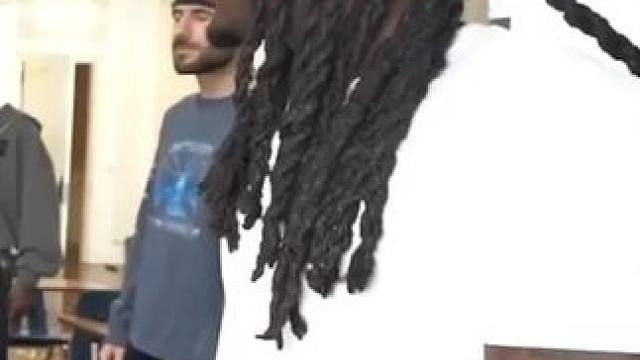 TONY HAWK突袭出镜！ 滑板传奇Tony Hawk空降Kai Cenat的直播现场，直接Dro