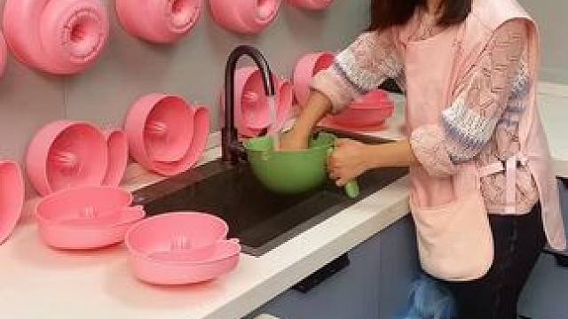 蜗牛自动清洗篮 蜗牛自动清洗篮，有了它，以后洗水果可就太方便了，自动洗干净还能自动沥水，