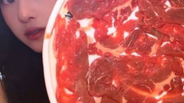 来者有份的火锅周年庆！ 在成都还得是这种开了十几年的火锅店，谁懂深秋的免费西瓜吃到爽有多爽啊…… #