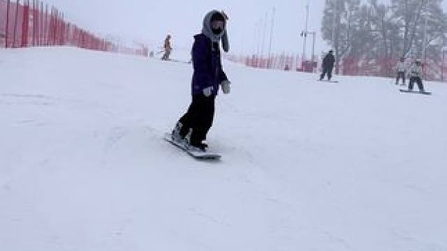 我们都是健康的富有的
#单板滑雪 #滑雪vlog #滑雪 #滑雪教学 #可可托海国际滑雪场