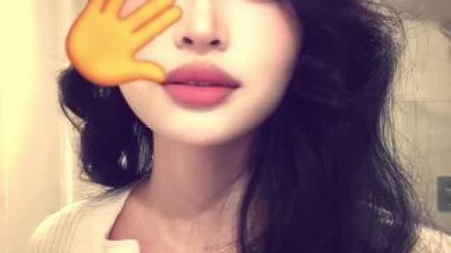 今天先长这样#跳手势舞就要用手势舞特效 #卷发 #妆容展示