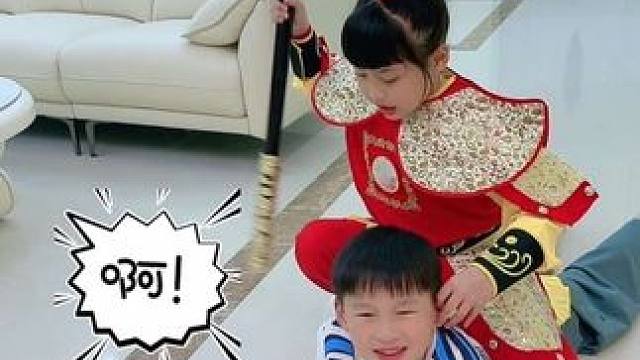 弟弟被姐姐血脉压制的原因，竟然是这个！ #萌娃 #奥利奥云朵蛋糕 #奥利奥大闹天宫 #一口蛋糕变神仙