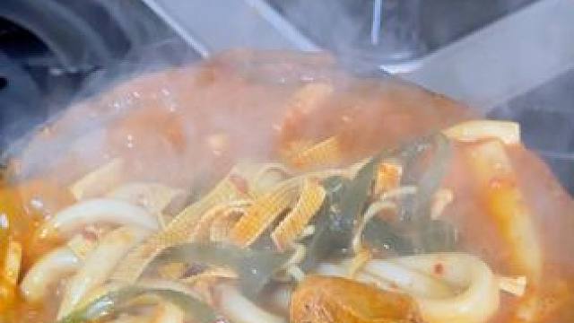 一碗黏黏糊糊的土豆粉 #美食测评 #黏黏糊糊老式砂锅土豆粉