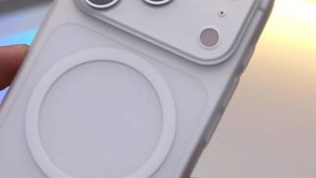 冰雾感磁吸手机壳