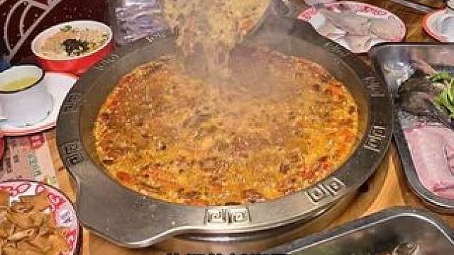 奖励你的好闺蜜请你吃一顿热气腾腾的鲜鱼痛锅 #川渝人民过冬天有自己的方式 #成都是巨大的火锅痛城 #