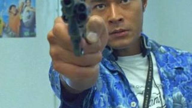 劫匪打劫超市，正好碰到警察，这下有好戏看了《爆裂刑警》#画画#灵魂画手#影视推荐#可以加上灵魂画手看