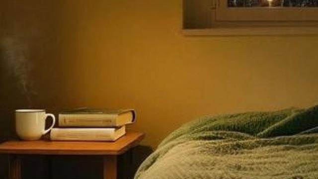 雷雨夜的小屋很舒适，在这里放松下来休息吧