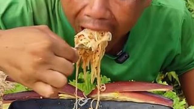 饿了就嗦米粉吧