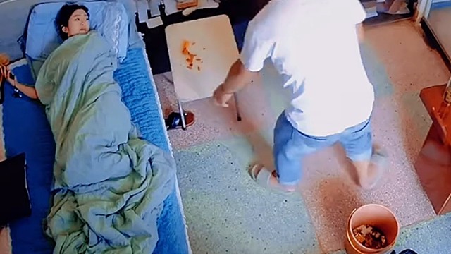 你妈妈是越欺负越兴奋啊[捂脸]