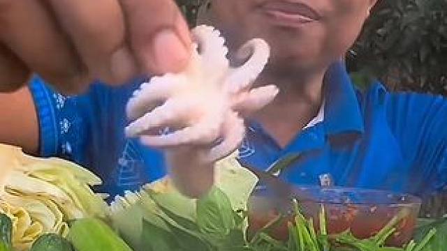 冒着热气的小八爪 #美食 #美食 #泰国美食 #户外美食 #内容启发搜索