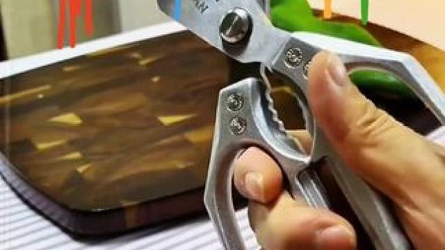 精致的厨房就需要这样的一把鸡骨剪，锋利耐用，用料扎实 #剪刀  #厨房好物 #30A