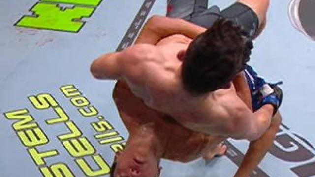 跟随慢动作镜头，再来回味一番#UFC321 的那些高燃瞬间！