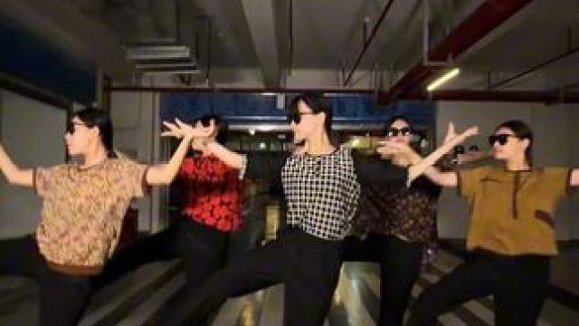 这企鹅到底哪里冒出来的