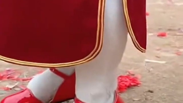 笫一眼从脚往上看，还以为是个胖小妞……[捂脸]