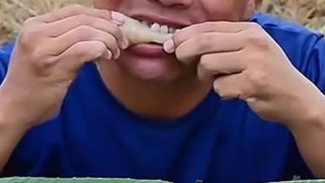 这大鸡爪真费牙 #美食 #泰国美食 #美食 #户外美食 #内容启发搜索