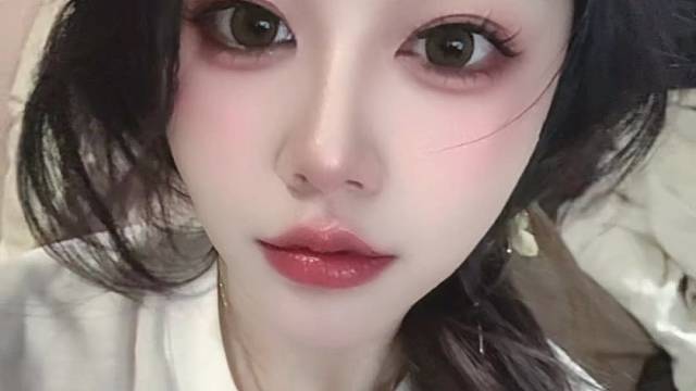 航天里强颜欢笑的在逃公主