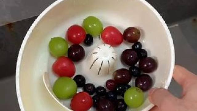 蜗牛自动清洗篮 蜗牛自动清洗篮，有了它，以后洗水果可就太方便了，自动洗干净还能自动沥水，