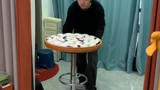 可水洗粘性强 神奇的粘毛器!不仅能轻松清理头发和猫猫狗狗掉落的毛发，水一冲就干净能继续用了