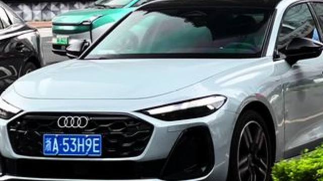 一汽奥迪A5L:性能真的不如雷克萨斯ES200吗？可它比ES200好看呀#一汽奥迪a5l #奥迪a5