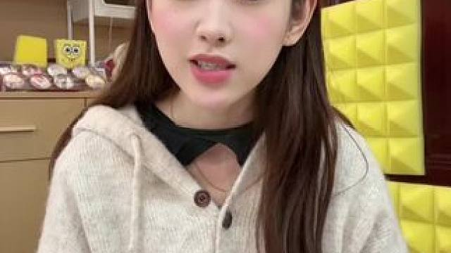 守护我最爱的图图饭团 还是要用除螨仪#友望大白除螨仪#我爱我猫#脏不脏吸一下