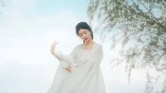 天做嫁衣，浓淡总相宜。
#潮流舞蹈大赛 #美好奇妙夜 #二十四节气舞蹈挑战