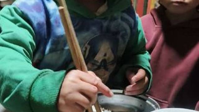 今天炒肉吃。#农村孩子