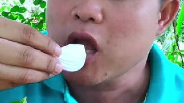 小洋葱刺身厚片三文鱼海鲜酱汁️ 泰国美食