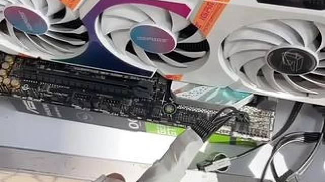 一手的显卡花屏了，这活是真活呀 #显卡 #电脑维修