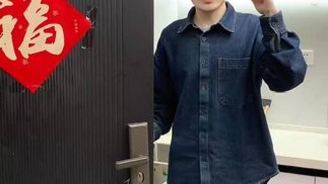 折叠挡水板置物架 在厨房洗碗池边放上这个吸盘挡水板，刷锅洗碗就不会弄得台面湿哒哒的，放在台面洗衣服也