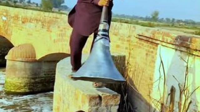 损友整蛊恶搞，皮一下很开心，看完笑岔了！#搞笑视频#整蛊玩具#损友整蛊