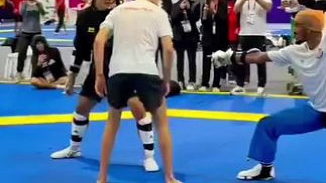 2025年世界跆拳道锦标赛热身区，各国高手热血大乱斗 氛围拉满！体育的魅力！外国运动员的松弛感与技艺