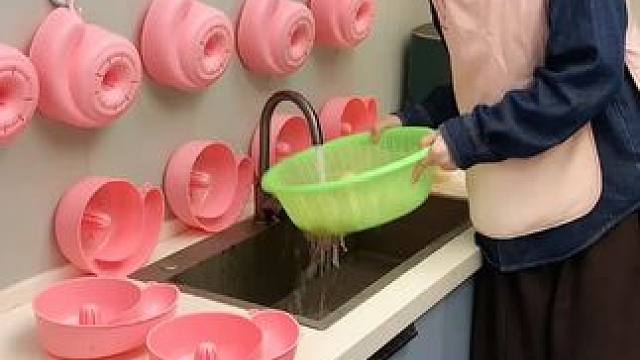 蜗牛自动清洗篮 蜗牛自动清洗篮，有了它，以后洗水果可就太方便了，自动洗干净还能自动沥水，