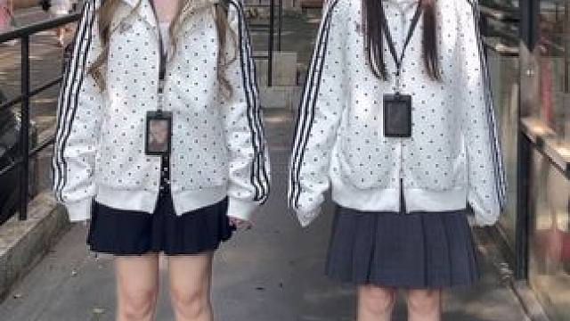 时隔很久的jk双子来了～
#jk #jk秋冬穿搭 #jk穿搭 #jk日常 #jk穿搭日记