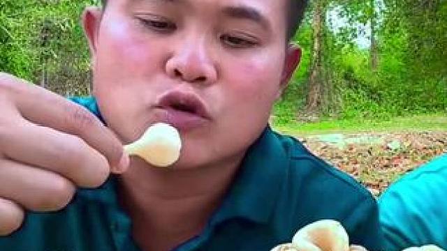 蒜头泰式️酸辣凉拌鱼肚猪花肠 #泰国大叔#泰国美食#内容启发搜索#种草激励计划 #全民任务